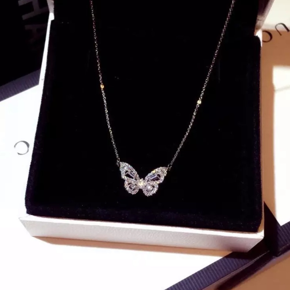 ๐ Sterling Silver Butterfly ๐ฆ Necklace - Picture 1 of 3